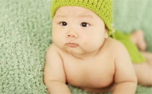 邱姓2025年10月31日出生的男孩子取什么名字好？八字五行取名分析