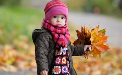 贺姓成熟稳重的女生名字